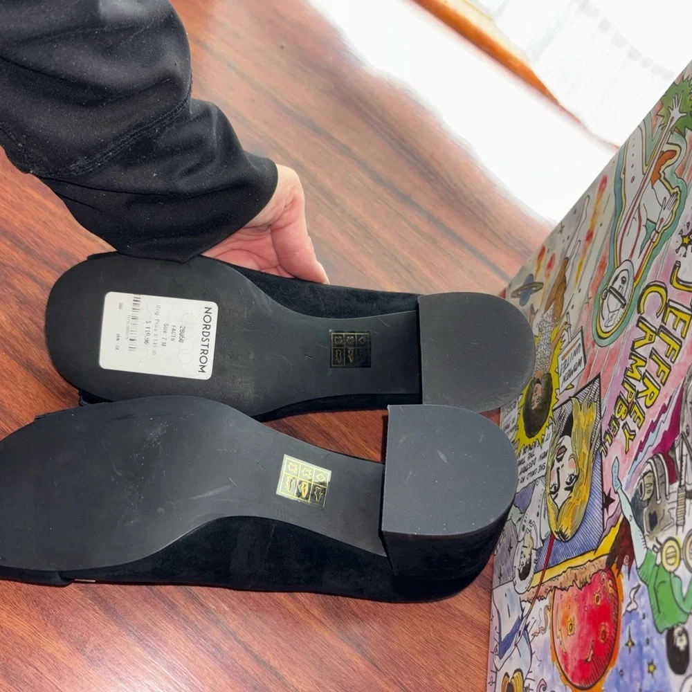 Jeffrey Campbell Black and Gold Flats with Sleek Design facts pump NWT IN BOX - Picture 4 of 4